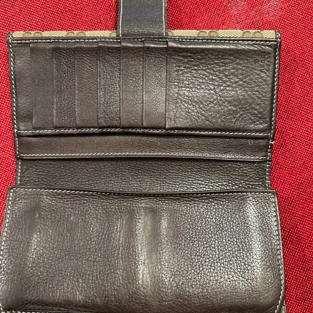Gucci long wallet. - Picture 2 of 9